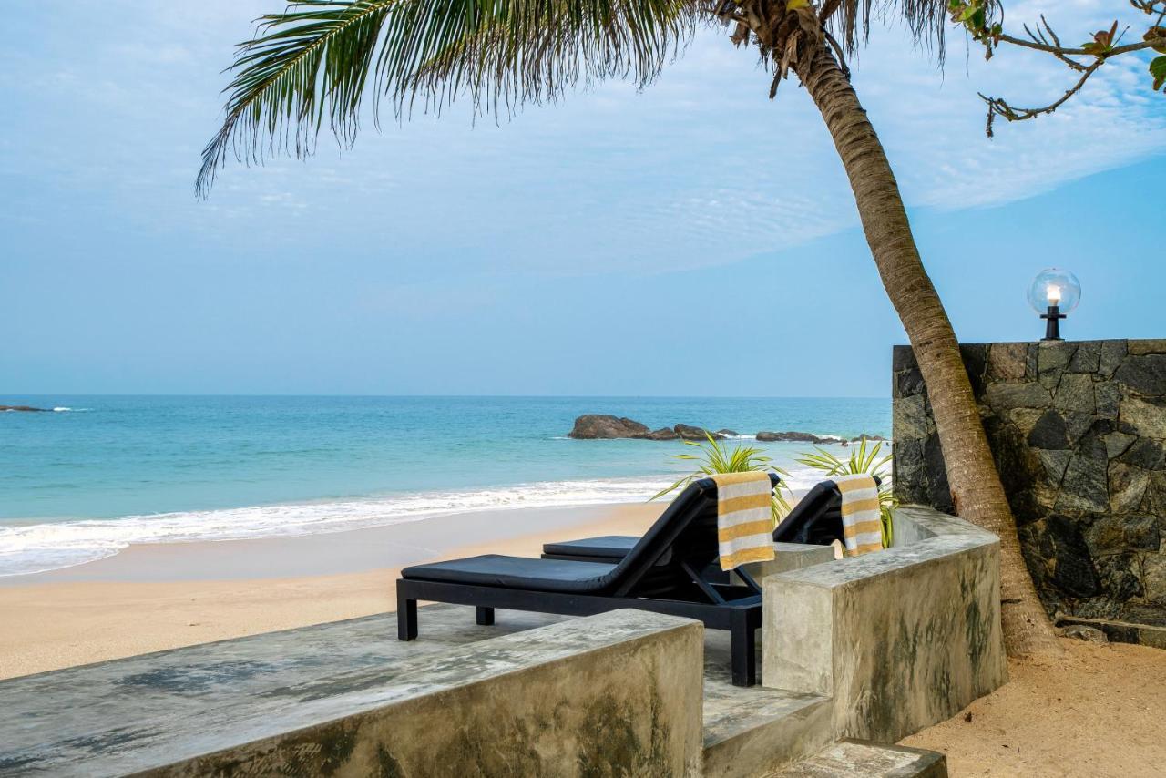 Blue Parrot Beach Villa Ambalangoda  Exterior photo
