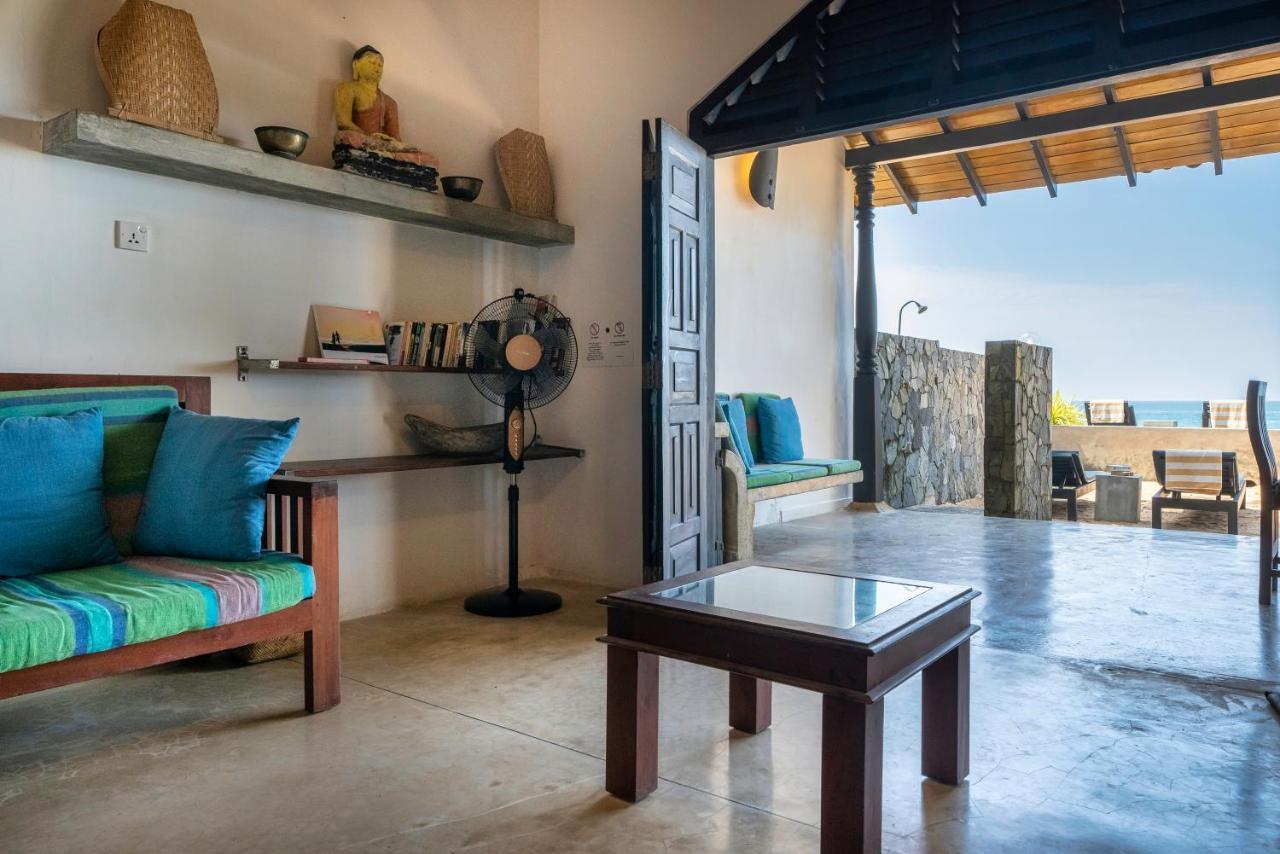 Blue Parrot Beach Villa Ambalangoda  Exterior photo