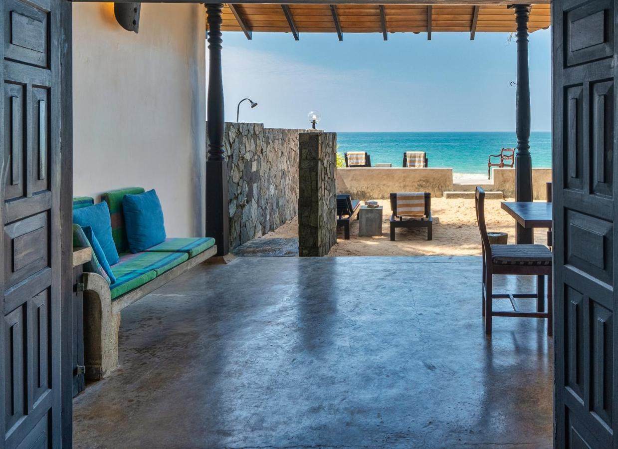 Blue Parrot Beach Villa Ambalangoda  Exterior photo