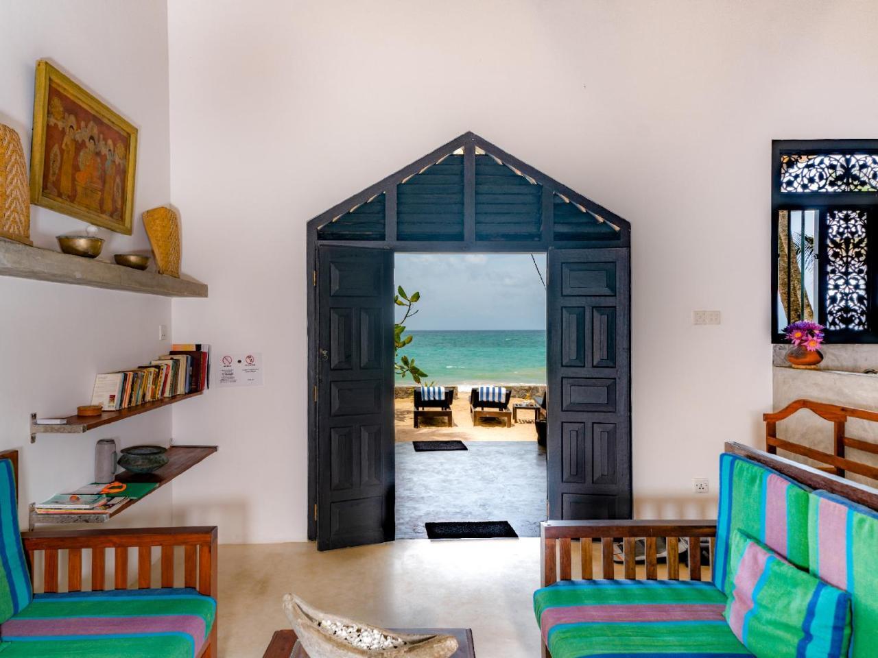 Blue Parrot Beach Villa Ambalangoda  Exterior photo