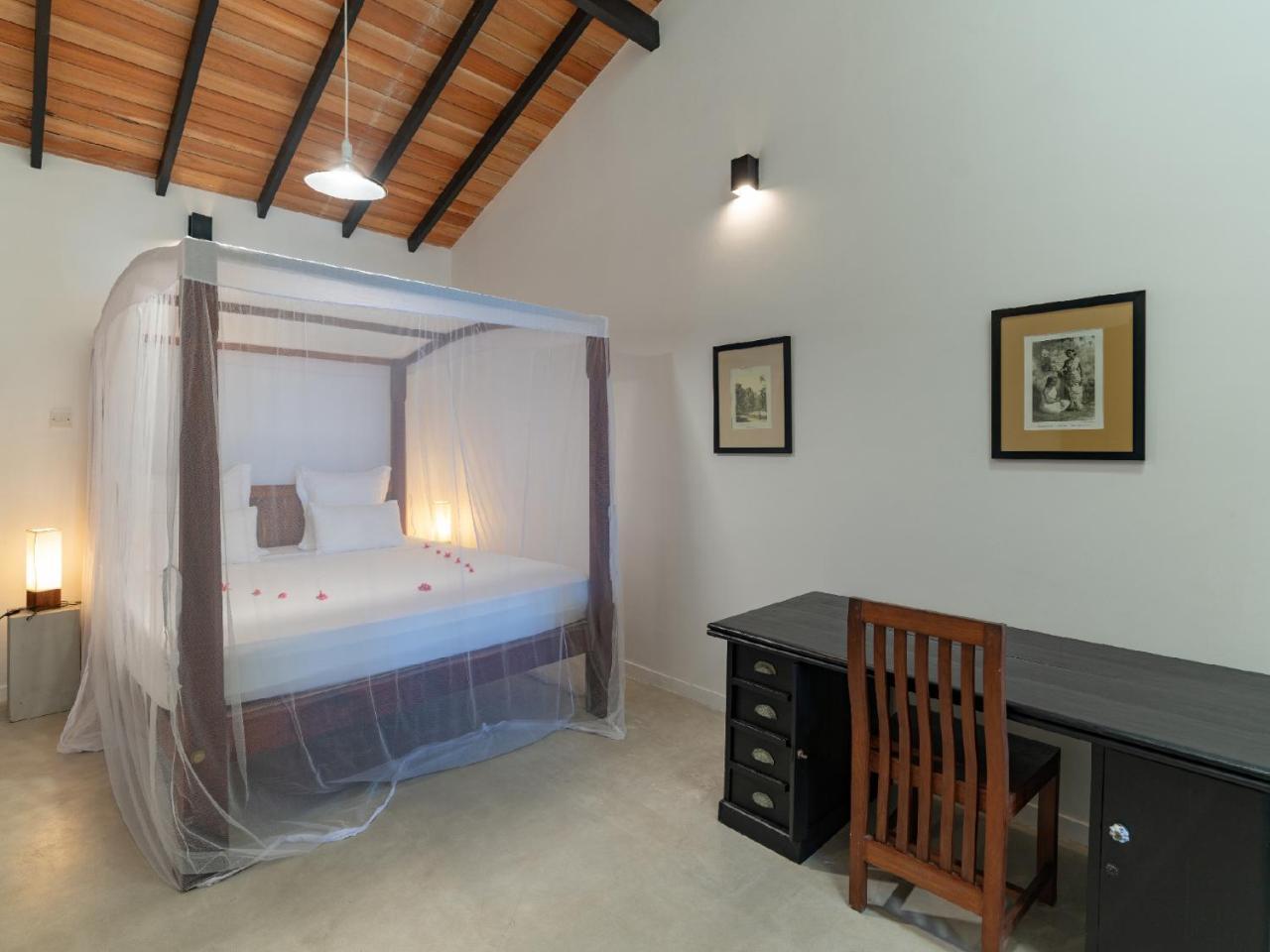 Blue Parrot Beach Villa Ambalangoda  Exterior photo