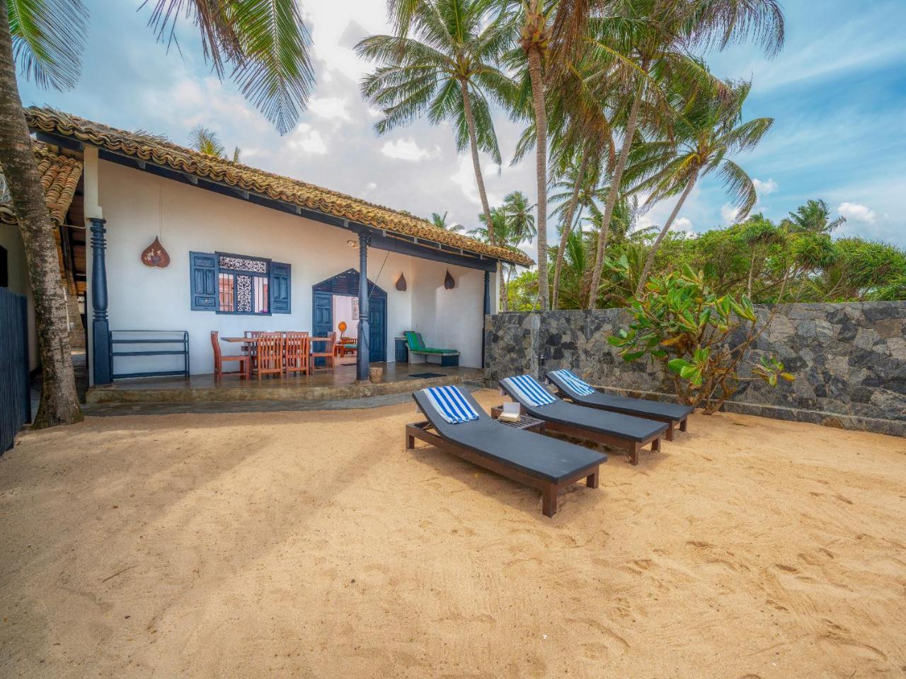 Blue Parrot Beach Villa Ambalangoda  Exterior photo